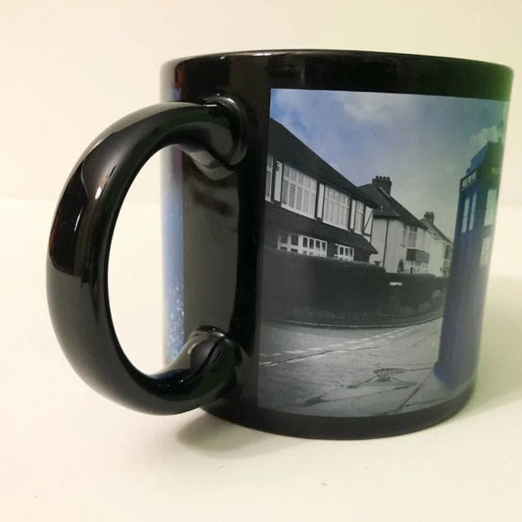2012 Doctor Who  Magic Disappearing Tardis Police Box Coffee Mug BBC - Picture 5 of 13